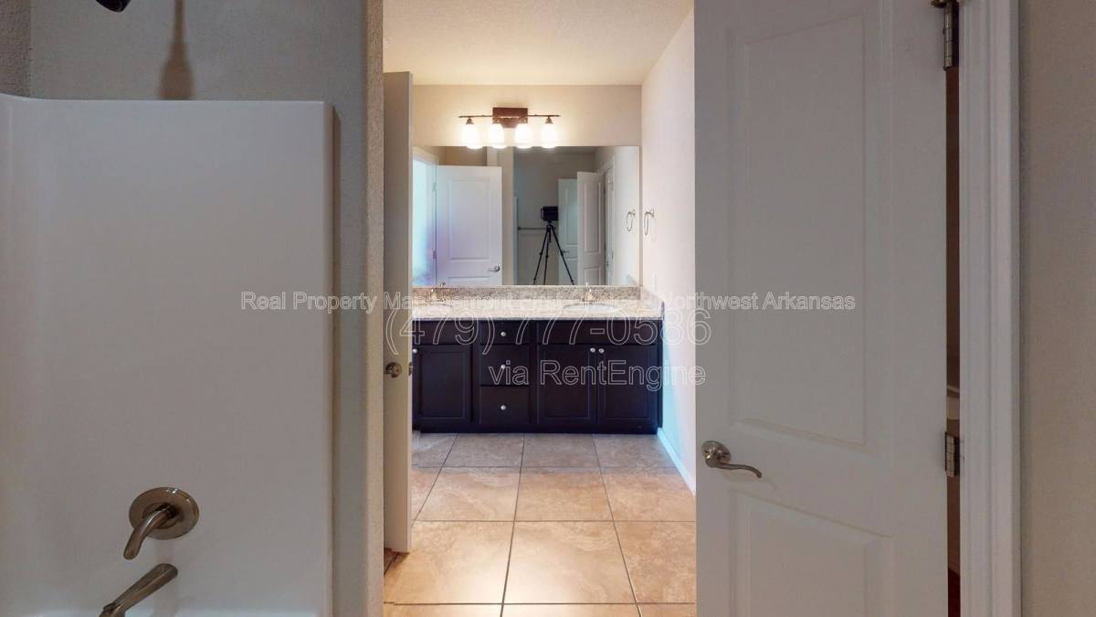 Townhouse for rent at 2711 W Shasta Rd, Rogers, AR 72758
