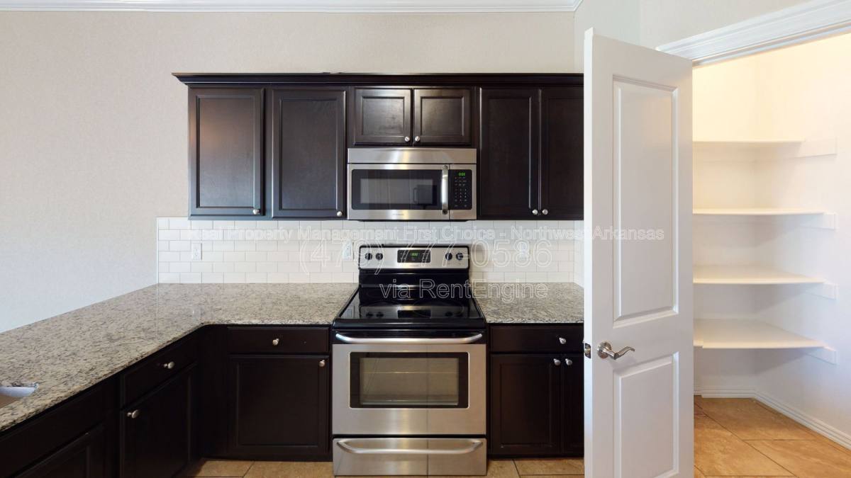 Townhouse for rent at 2711 W Shasta Rd, Rogers, AR 72758