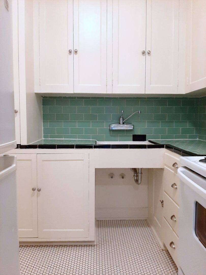 Apartment for rent at 1975 NW Everett St, Portland, OR 97209