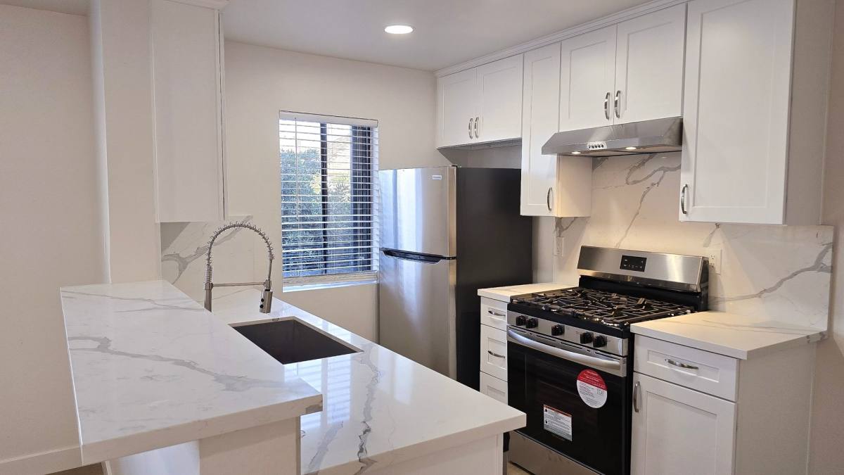 Apartment for rent at 3910 E 11th St, Long Beach, CA 90804
