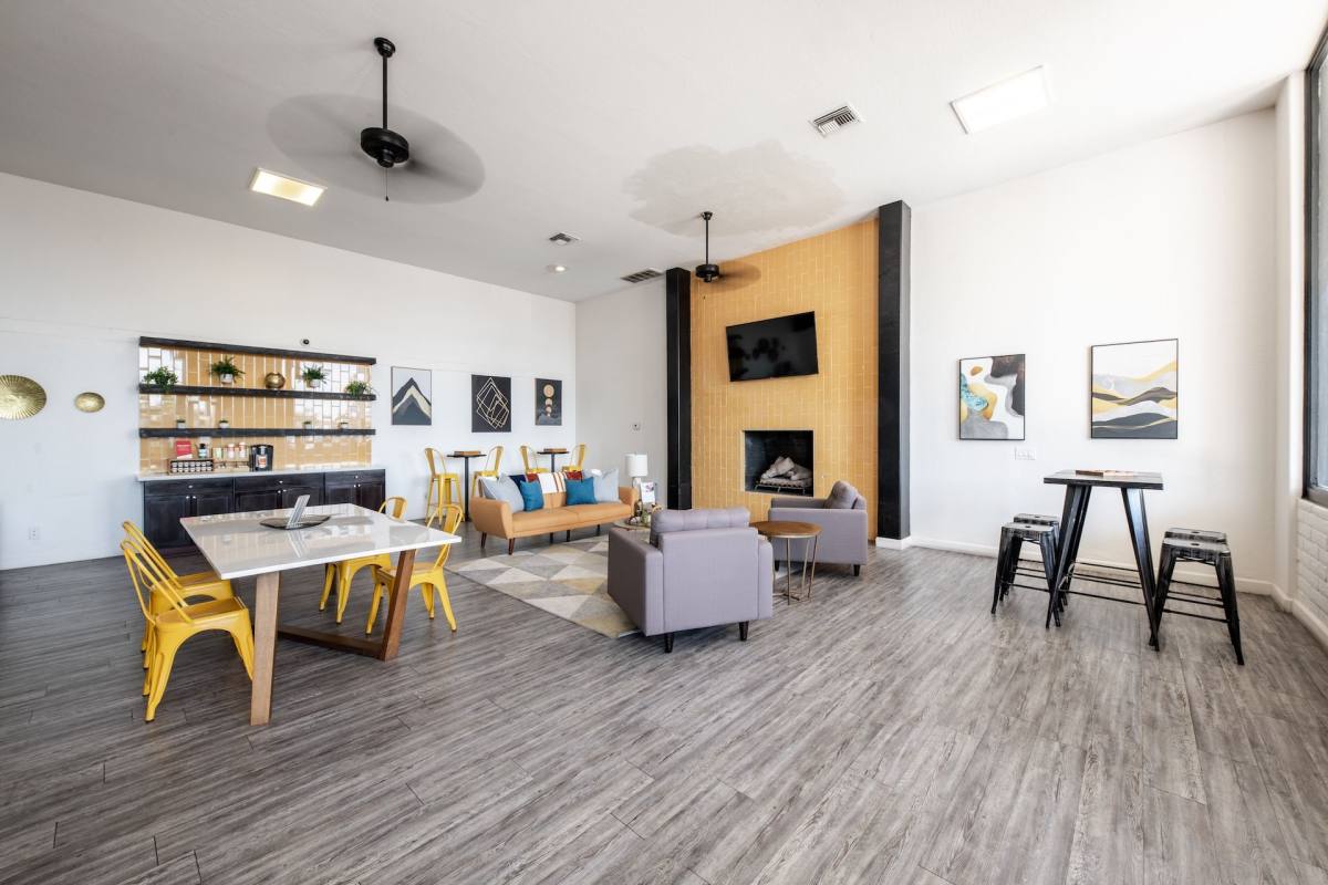 Apartment for rent at 2028 W Indian School Rd, Phoenix, AZ 85015