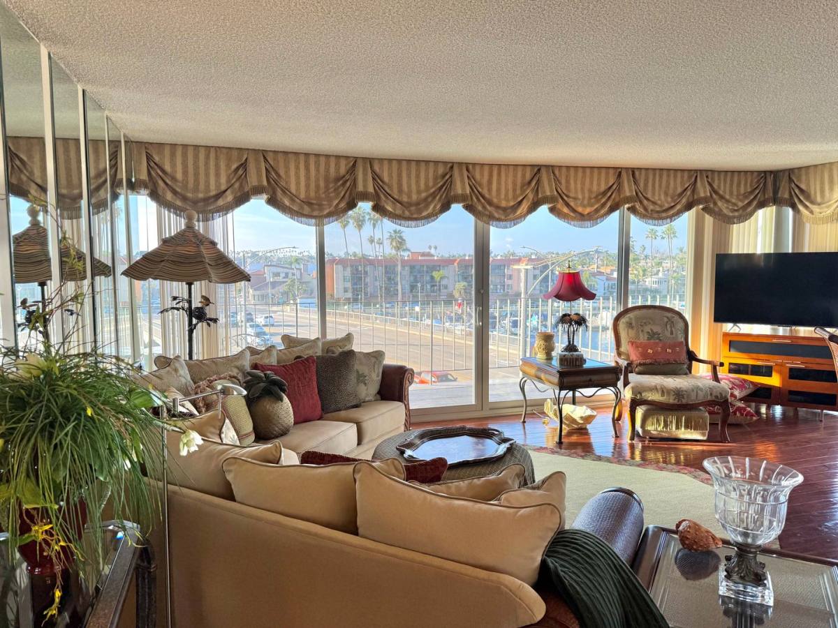 Apartment for rent at 5400 The Toledo, Long Beach, CA 90803
