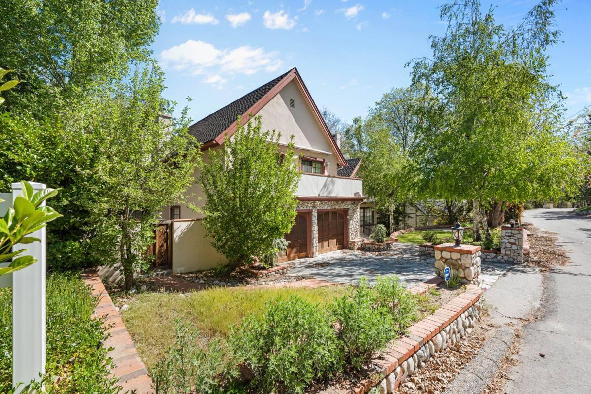 House for rent at 887 Talisman Lane, Lake Arrowhead, CA 92352