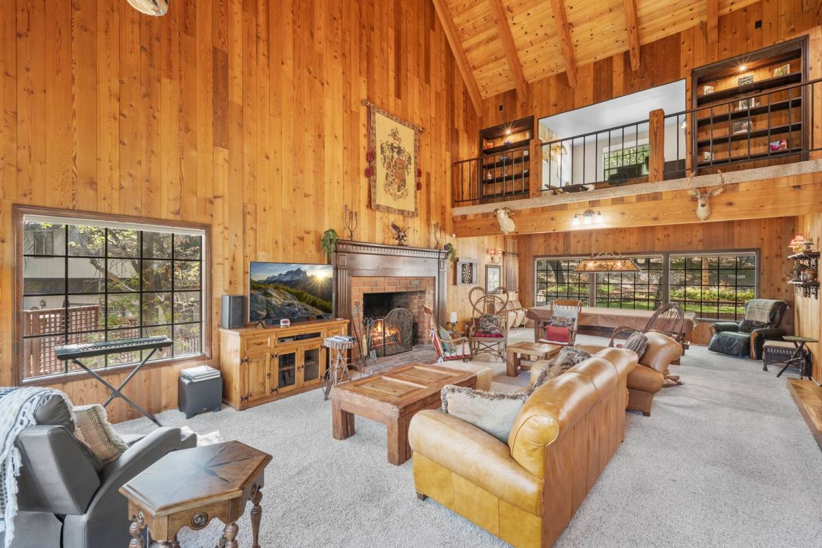 House for rent at 887 Talisman Lane, Lake Arrowhead, CA 92352