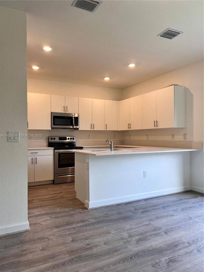 House for rent at 925 NE 211 St, Miami, FL 33179