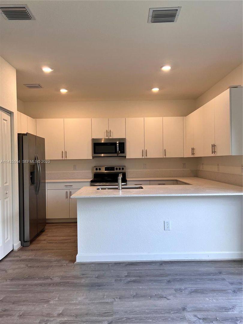 House for rent at 925 NE 211 St, Miami, FL 33179