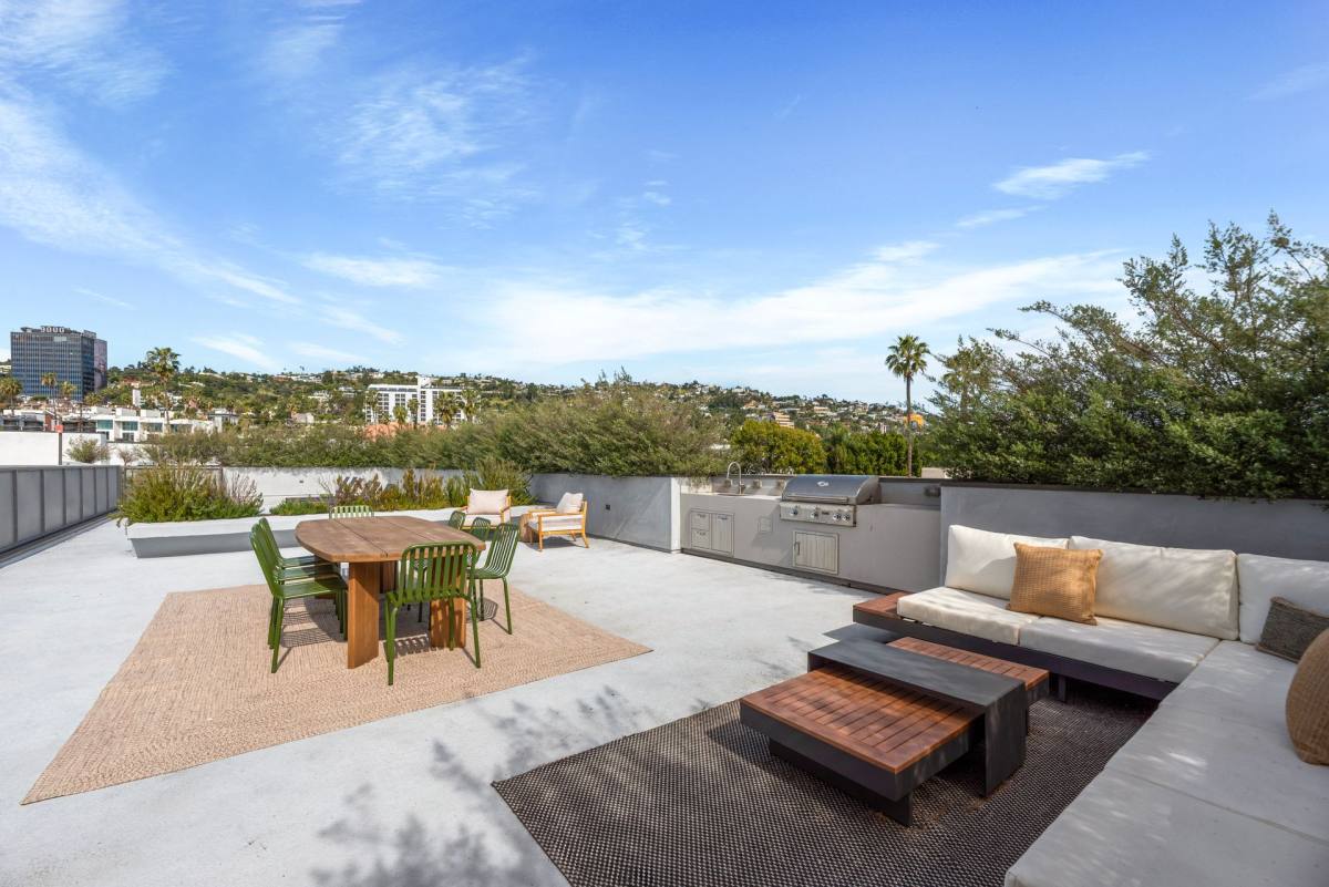 Apartment for rent at 829 Larrabee St, West Hollywood, CA 90069