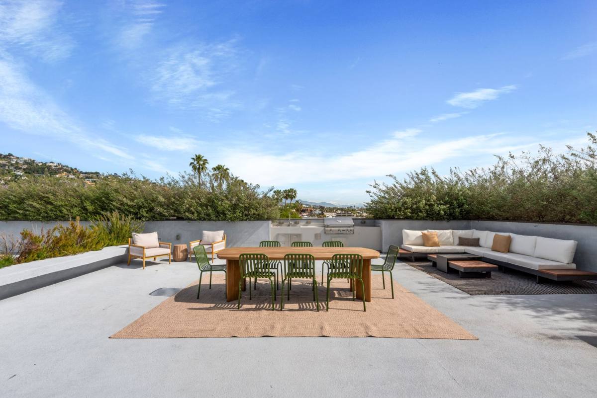 Apartment for rent at 829 Larrabee St, West Hollywood, CA 90069