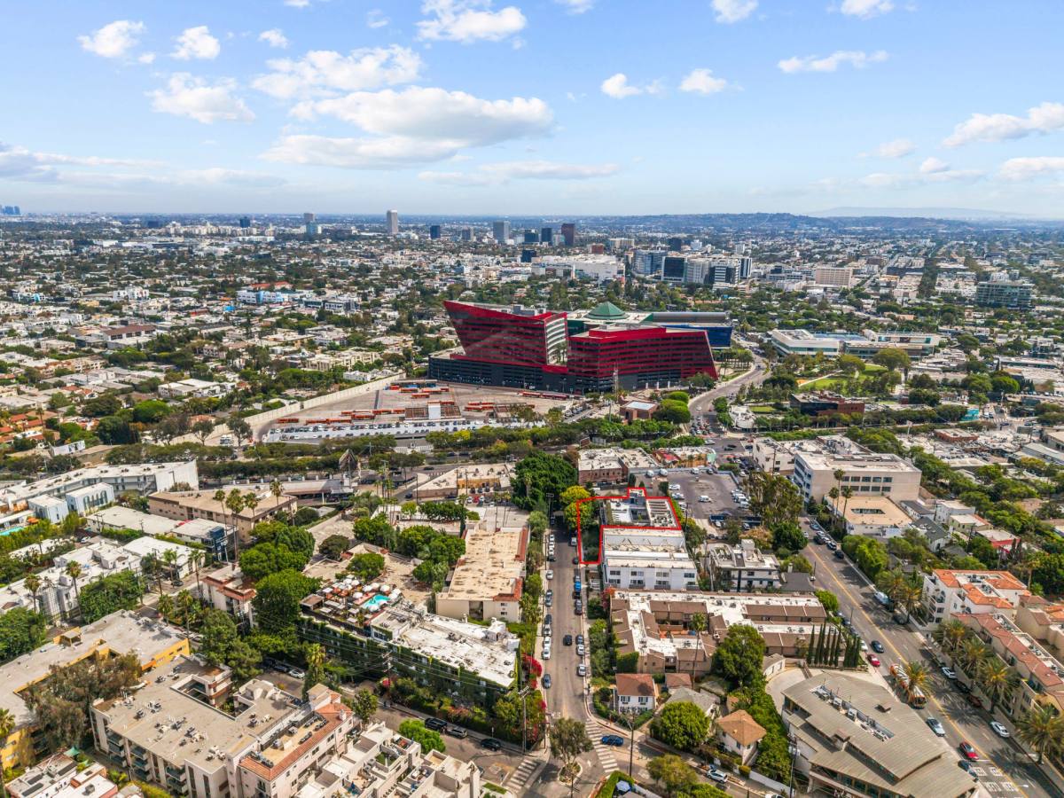 Apartment for rent at 829 Larrabee St, West Hollywood, CA 90069