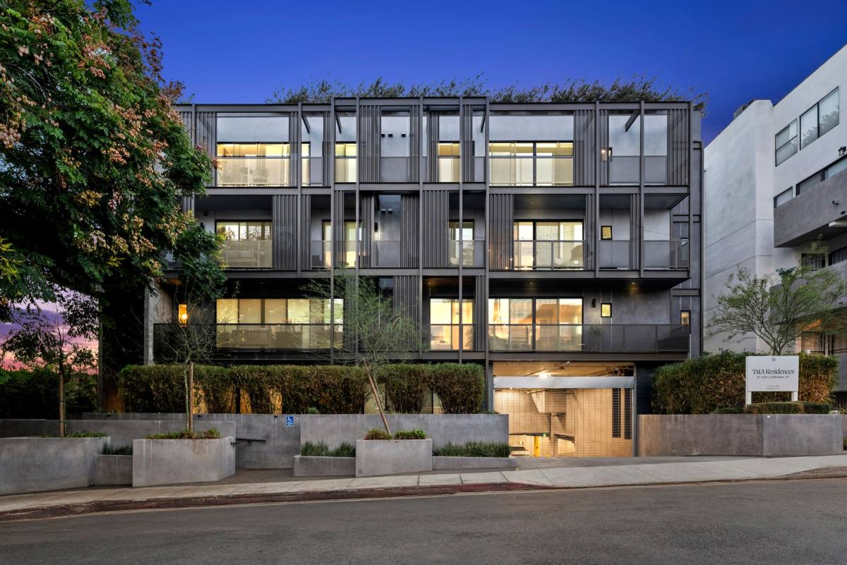 Apartment for rent at 829 Larrabee St, West Hollywood, CA 90069