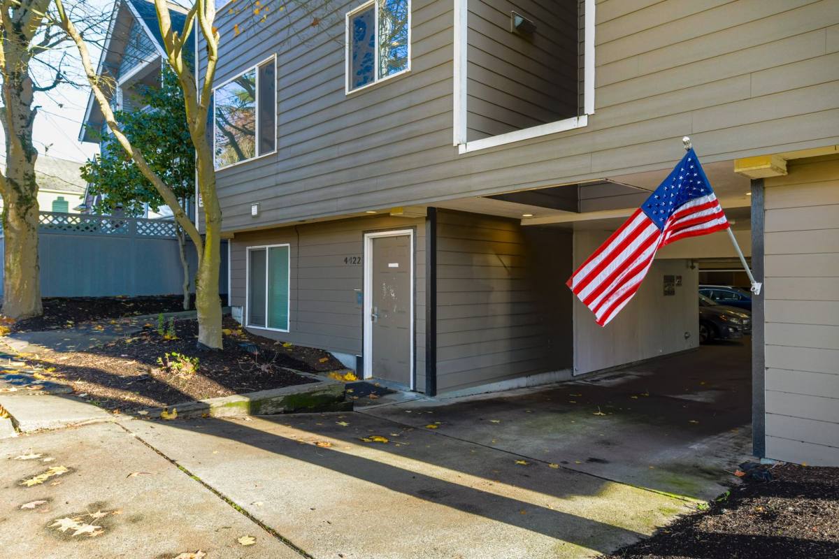 Apartment for rent at 4422 Francis Ave N, Seattle, WA 98103