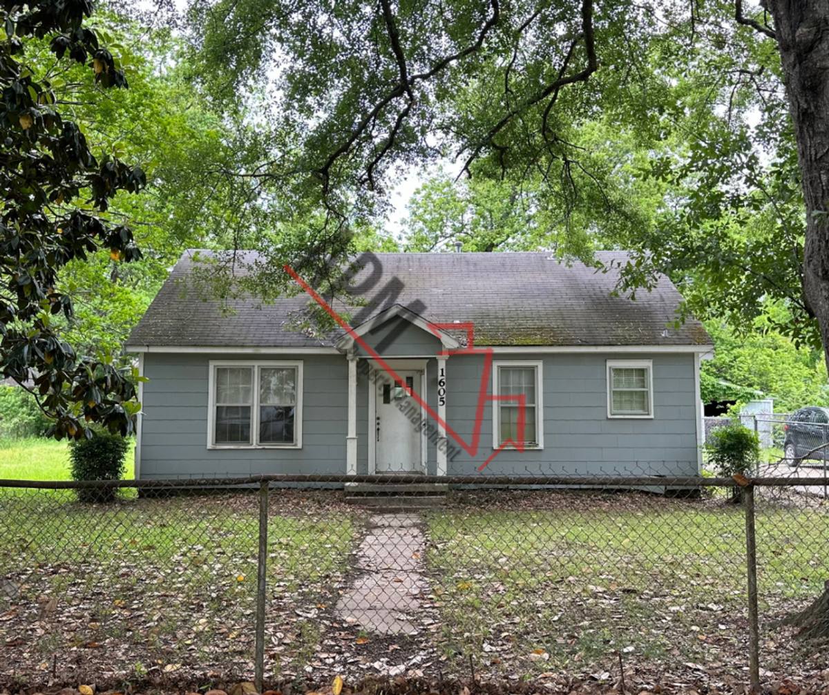 House for rent at 1605 Filhoil Ave, Monroe, LA 71203