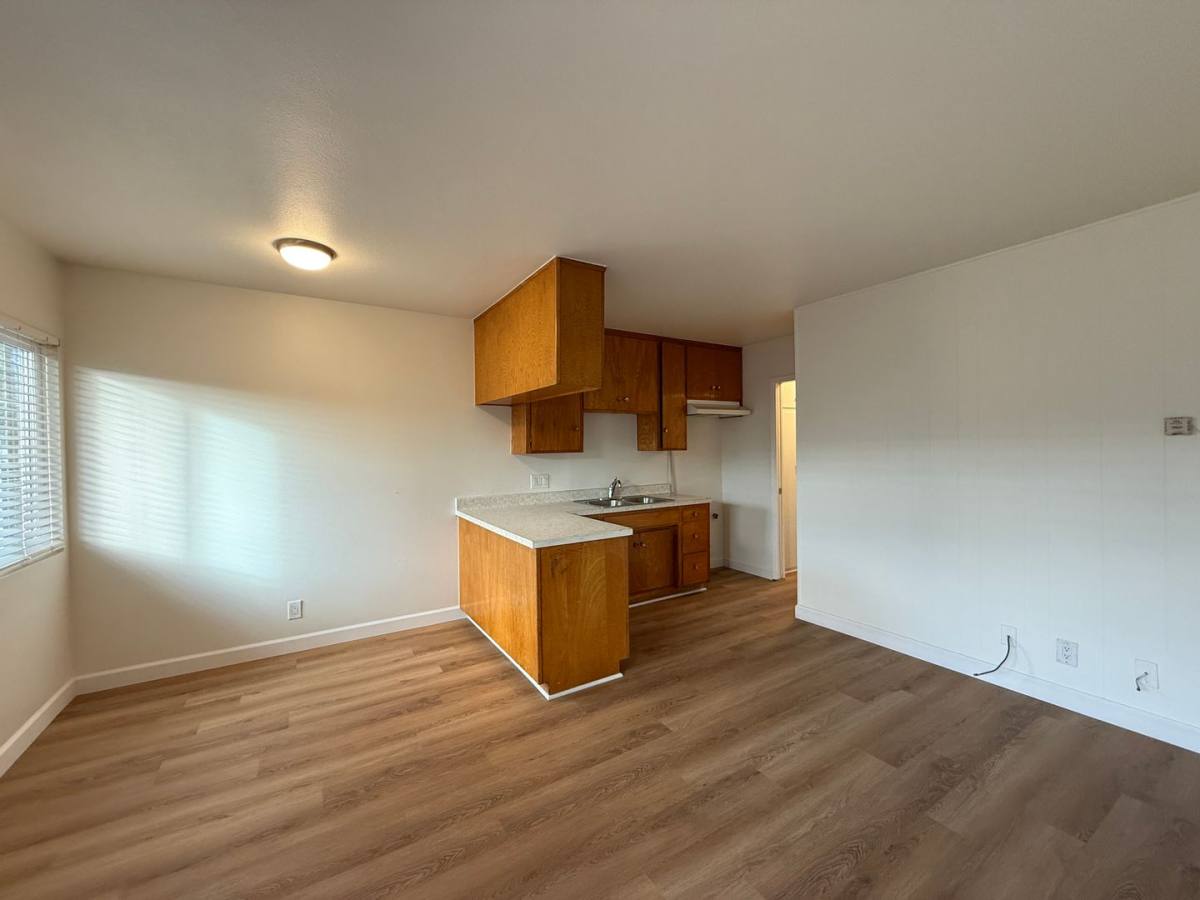 Apartment for rent at 1171 E Meta St, Ventura, CA 93001
