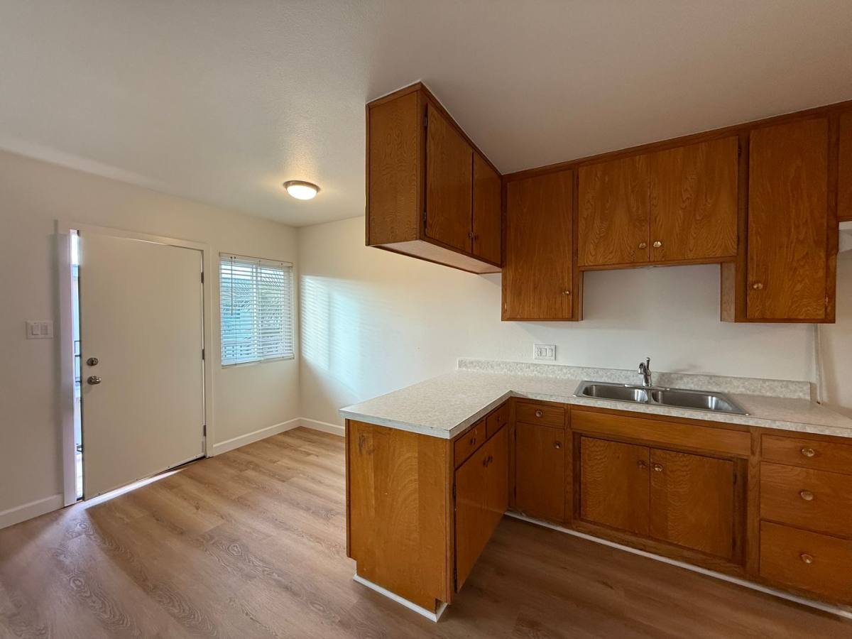 Apartment for rent at 1171 E Meta St, Ventura, CA 93001