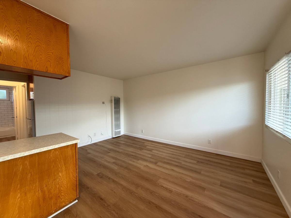 Apartment for rent at 1171 E Meta St, Ventura, CA 93001