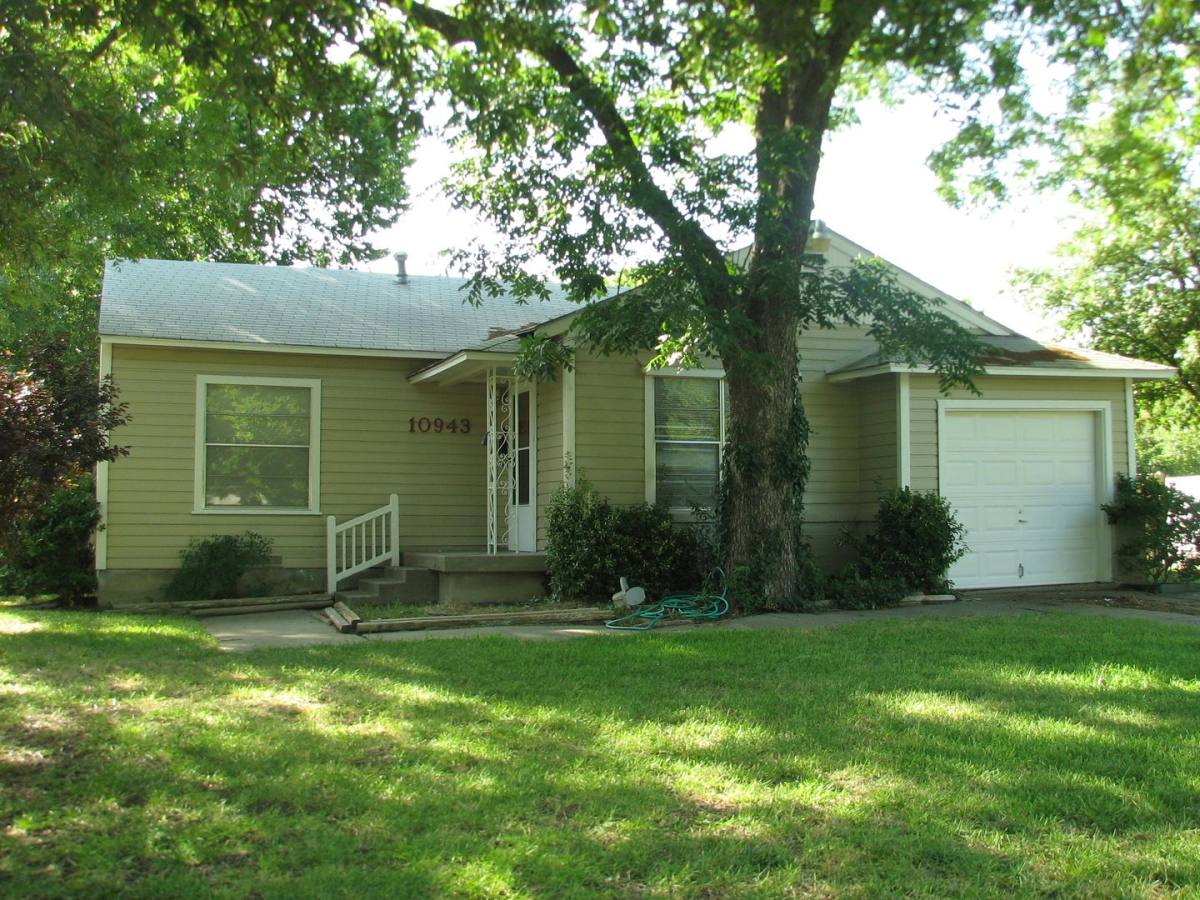 House for rent at 10943 Desdemona Dr, Dallas, TX 75228