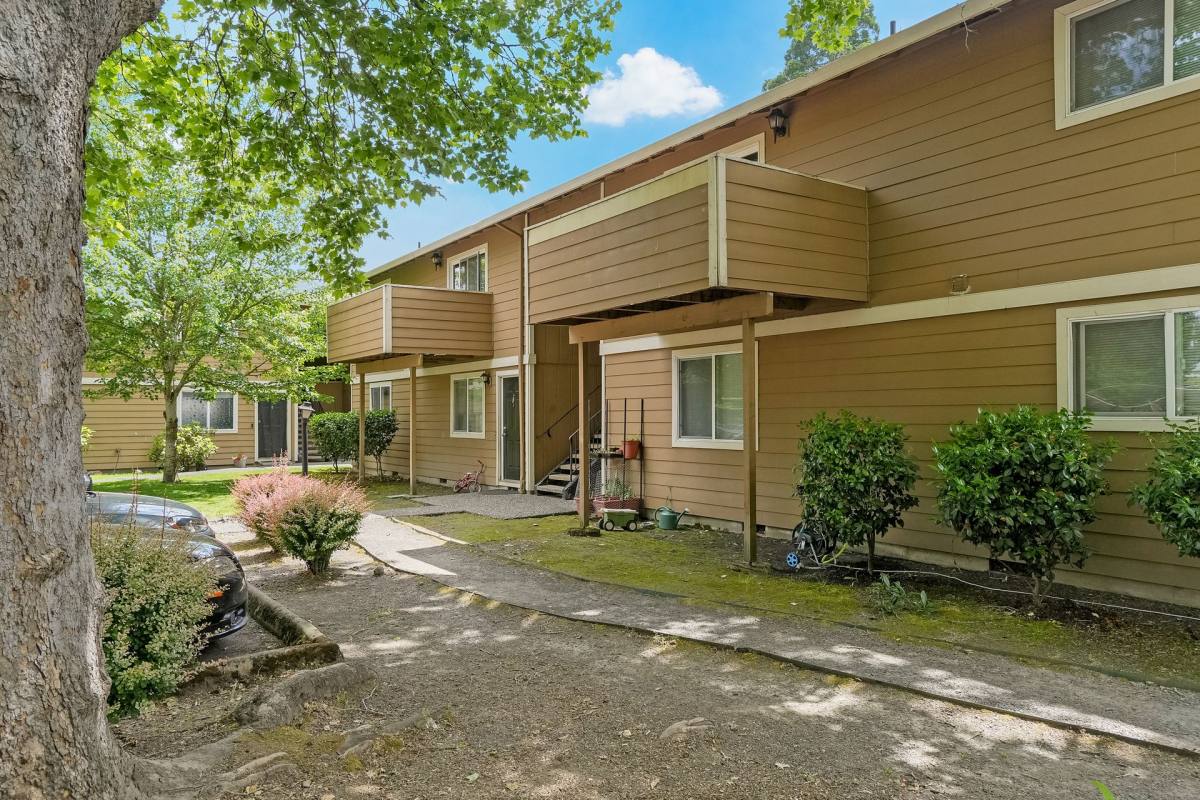 Apartment for rent at 17170-17220 SW Heritage Court, Beaverton, OR 97006