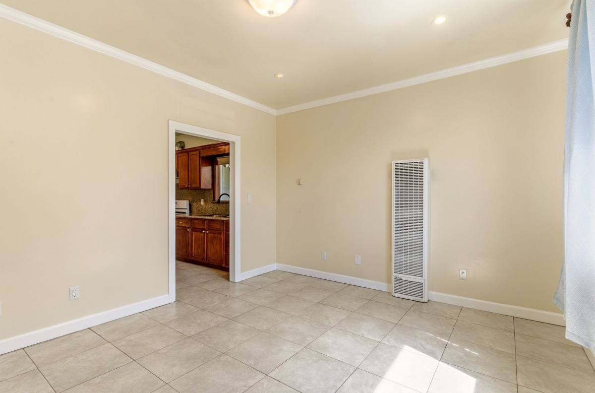 Townhouse for rent at 1211 98th Ave, Oakland, CA 94603