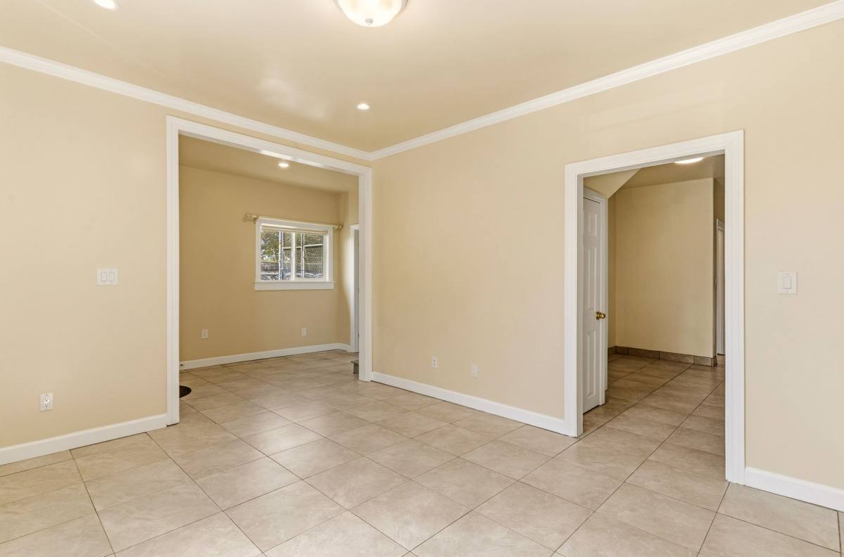 Townhouse for rent at 1211 98th Ave, Oakland, CA 94603