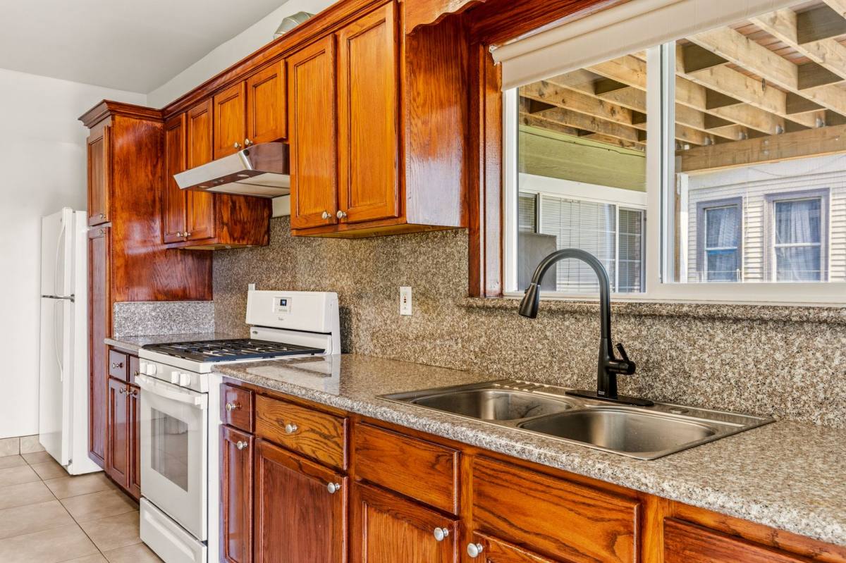 Townhouse for rent at 1211 98th Ave, Oakland, CA 94603
