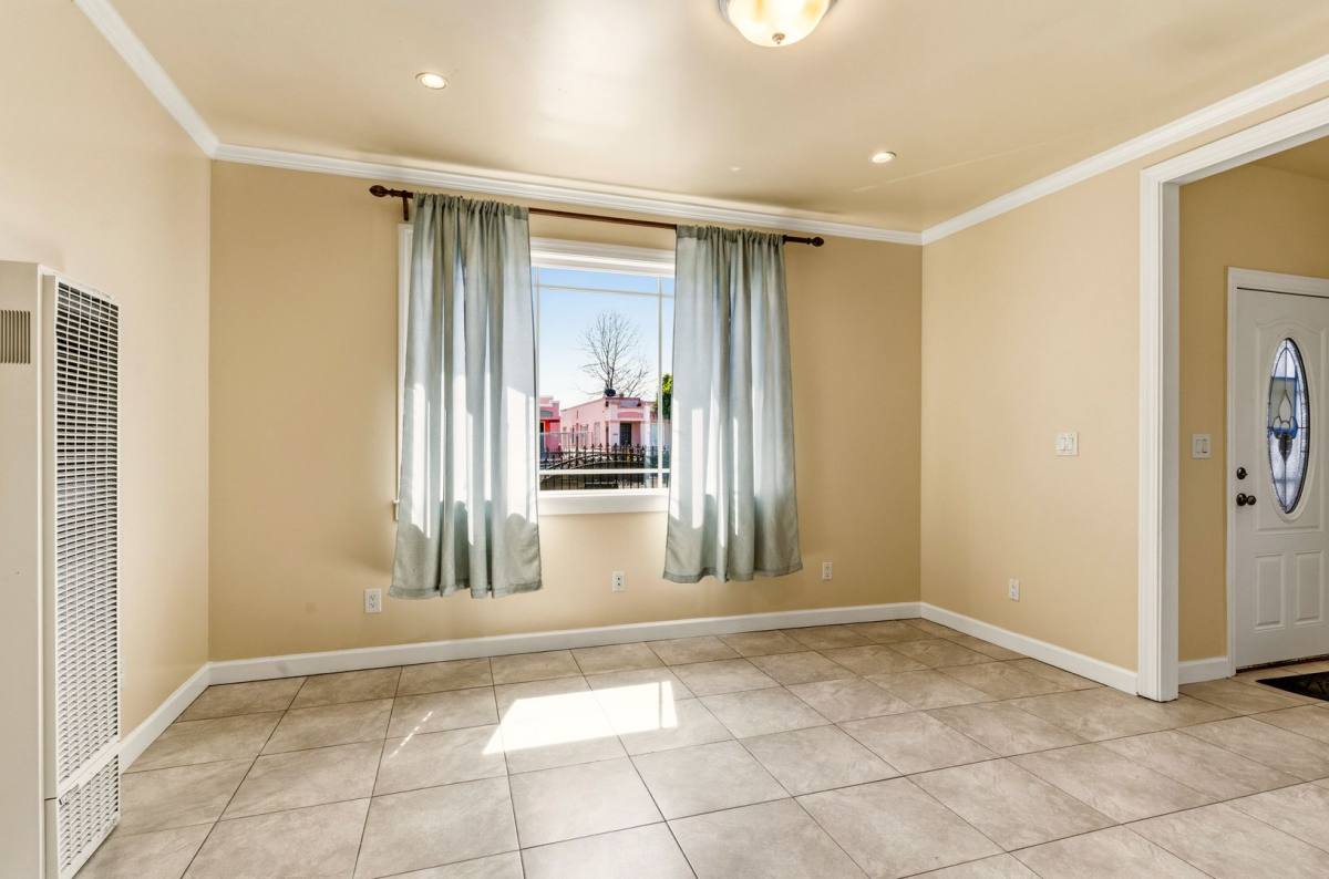 Townhouse for rent at 1211 98th Ave, Oakland, CA 94603