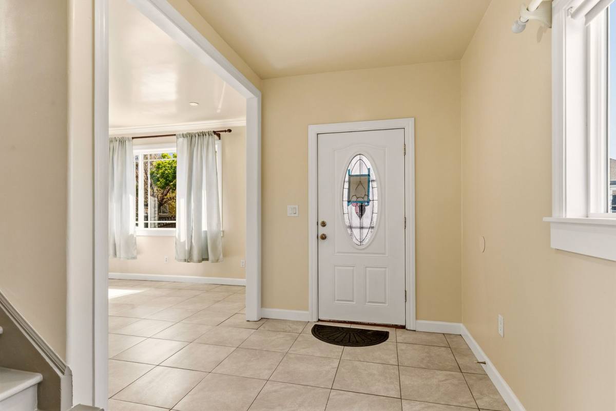 Townhouse for rent at 1211 98th Ave, Oakland, CA 94603