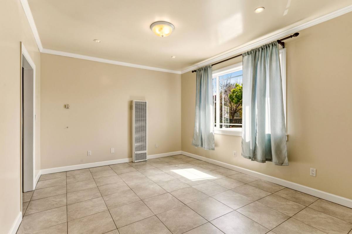 Townhouse for rent at 1211 98th Ave, Oakland, CA 94603
