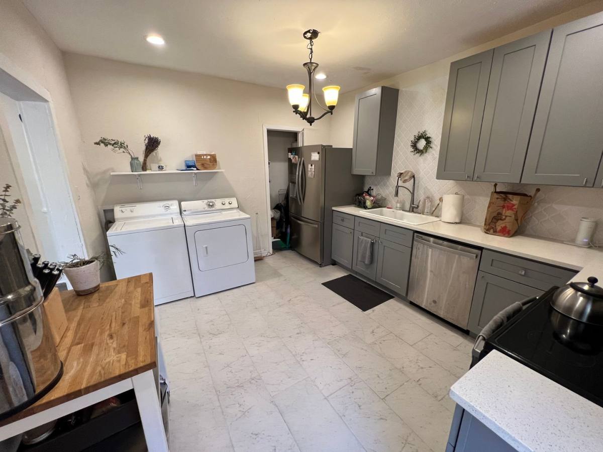 Apartment for rent at 615 Parkview Ave, Dallas, TX 75223