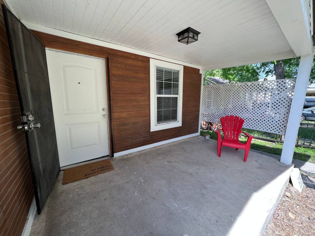 Apartment for rent at 615 Parkview Ave, Dallas, TX 75223