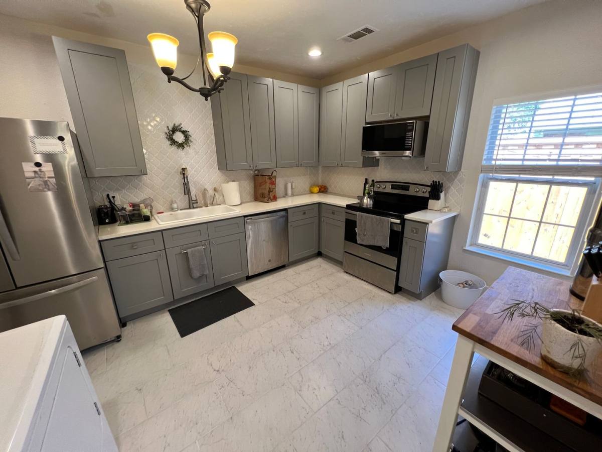 Apartment for rent at 615 Parkview Ave, Dallas, TX 75223