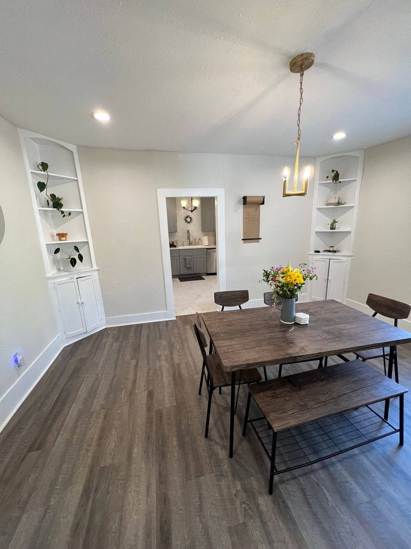 Apartment for rent at 615 Parkview Ave, Dallas, TX 75223