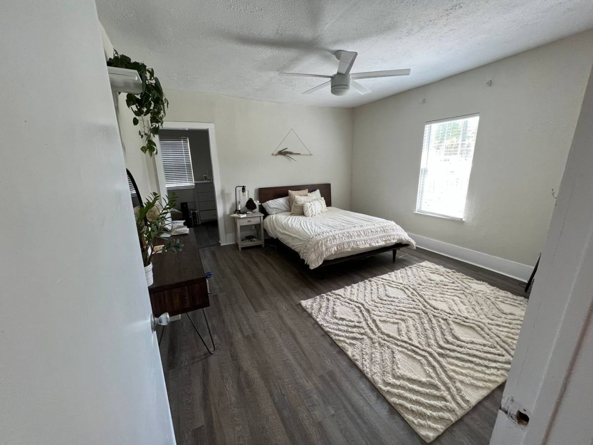 Apartment for rent at 615 Parkview Ave, Dallas, TX 75223