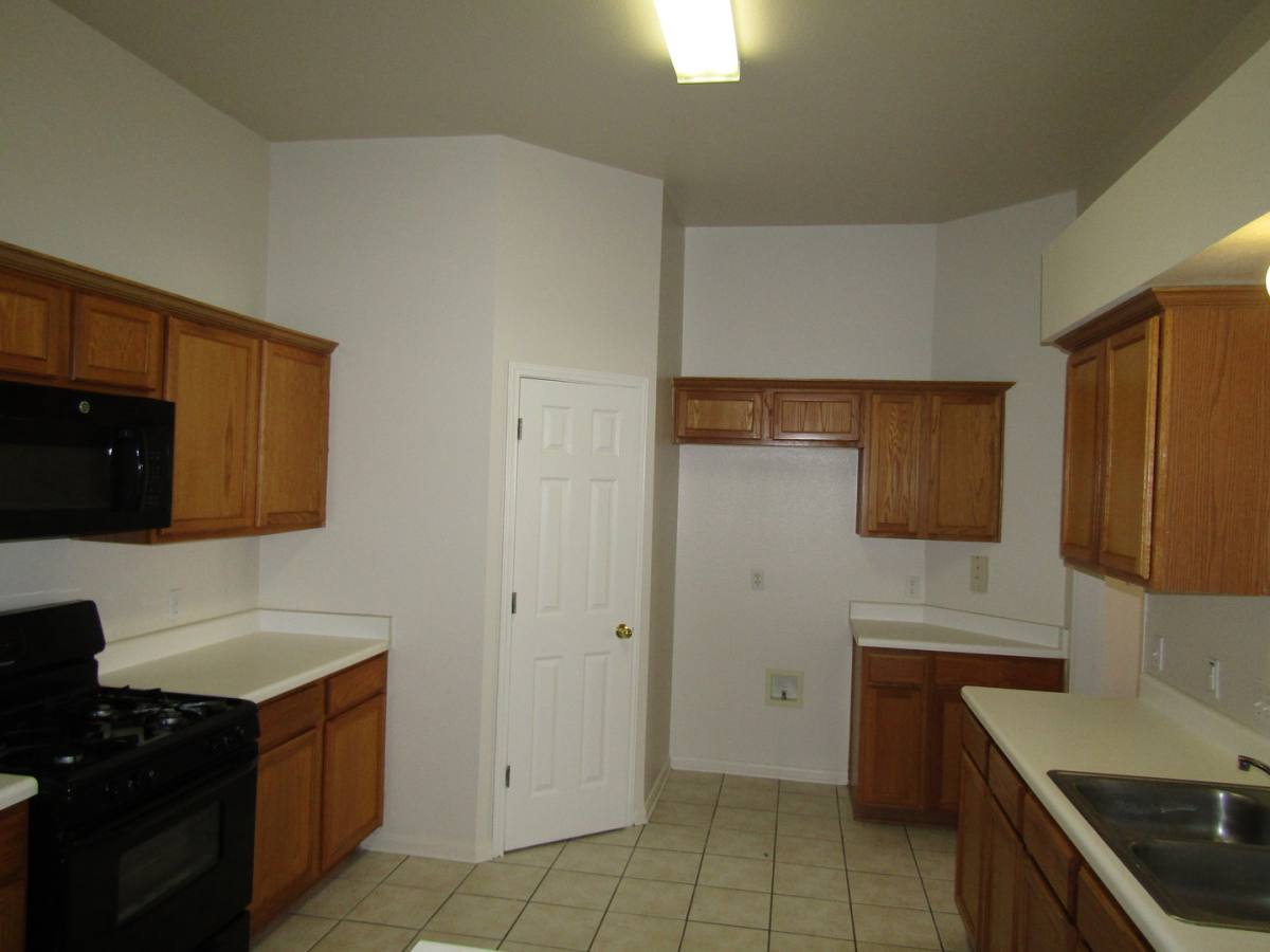 House for rent at 122 Little Lake Rd, Hutto, TX 78634