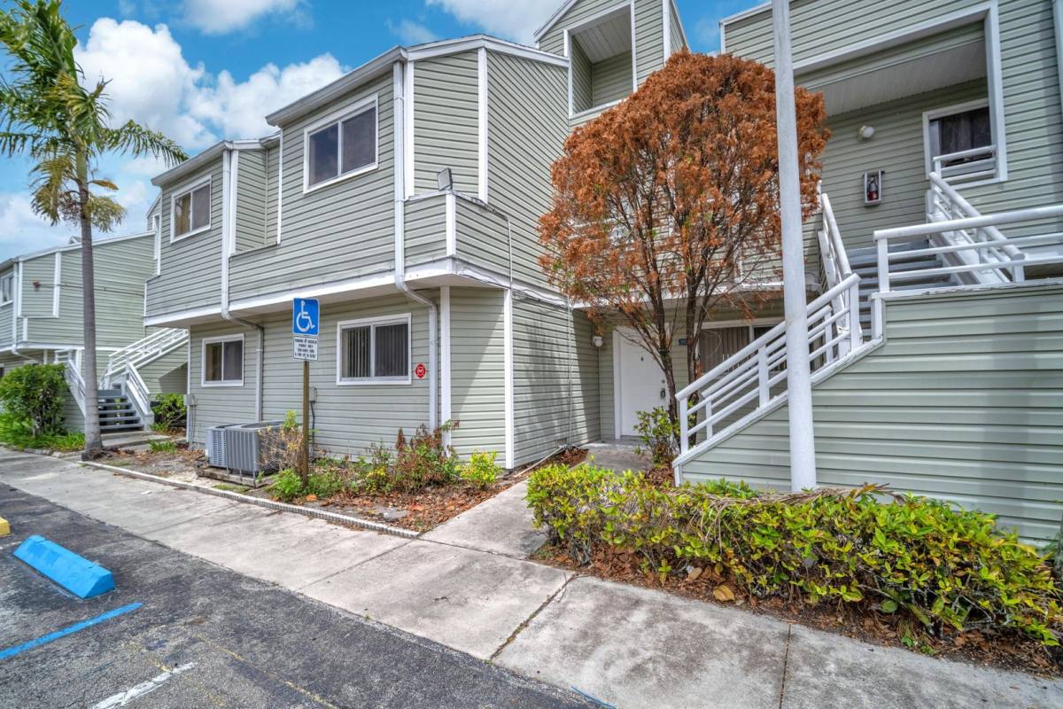 Apartment for rent at 2020 NE 163rd St, Miami, FL 33162