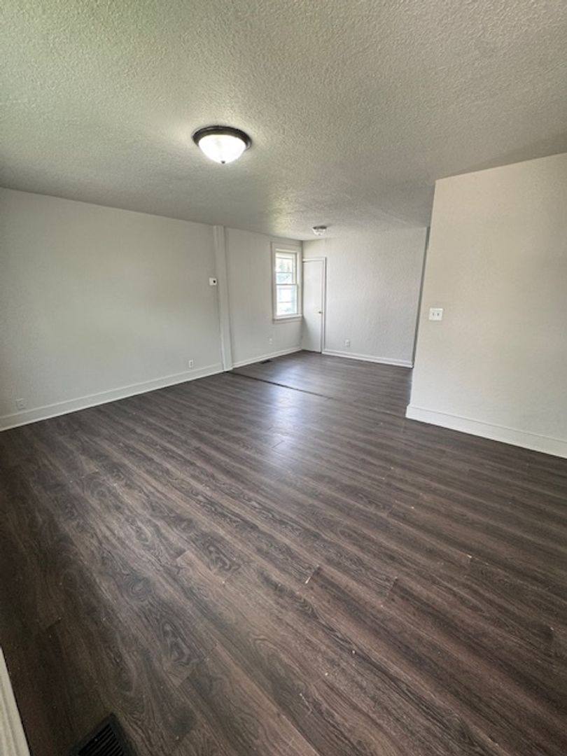 House for rent at 1516 Bayer Ave, Fort Wayne, IN 46805