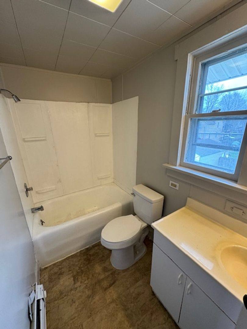 House for rent at 1516 Bayer Ave, Fort Wayne, IN 46805