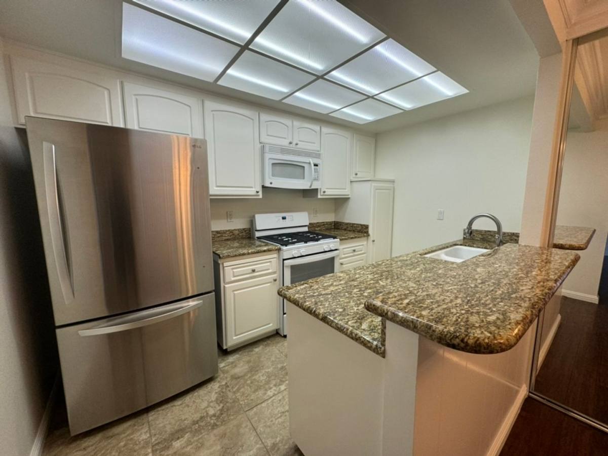 Condo for rent at 16040 Leffingwell Rd, Whittier, CA 90603