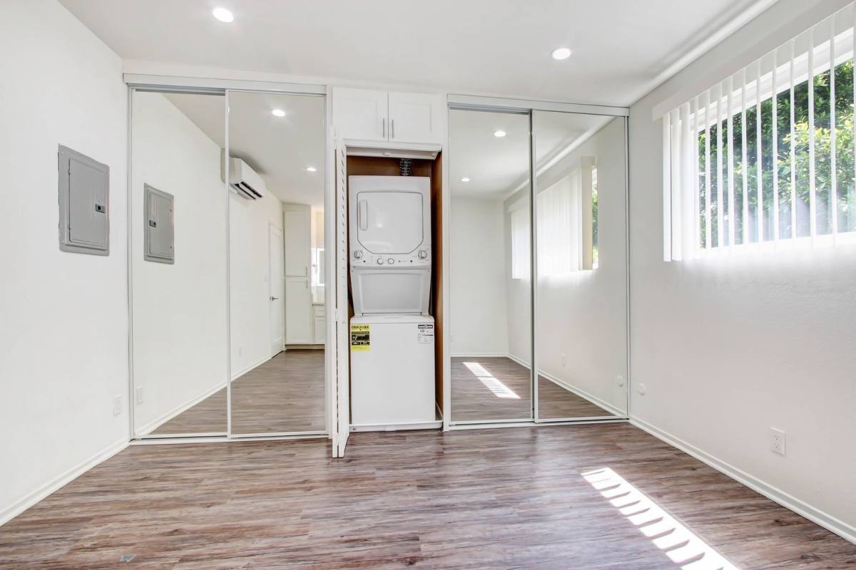 Apartment for rent at 1454 Hi Point St, Los Angeles, CA 90035