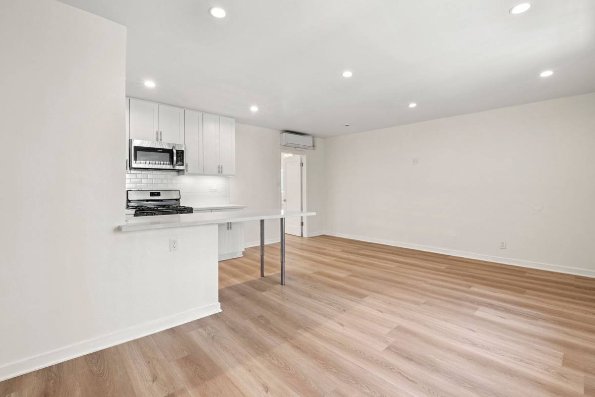 Apartment for rent at 1454 Hi Point St, Los Angeles, CA 90035