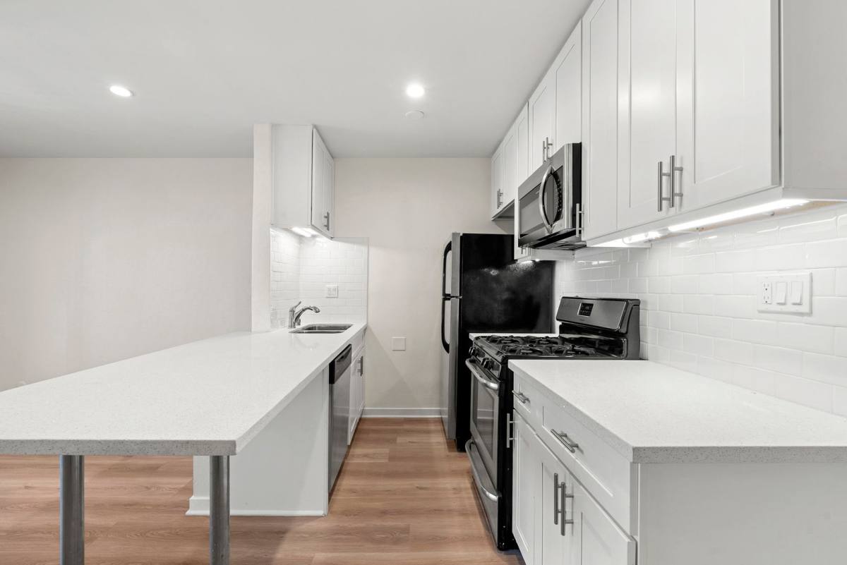 Apartment for rent at 1454 Hi Point St, Los Angeles, CA 90035