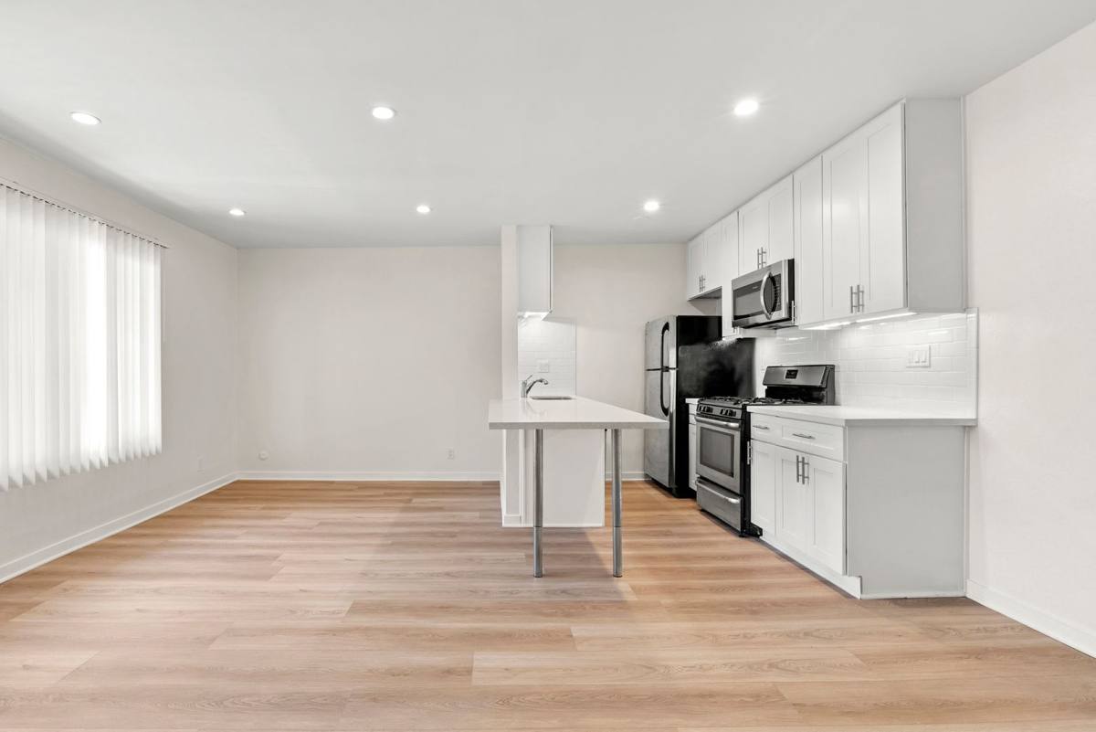 Apartment for rent at 1454 Hi Point St, Los Angeles, CA 90035