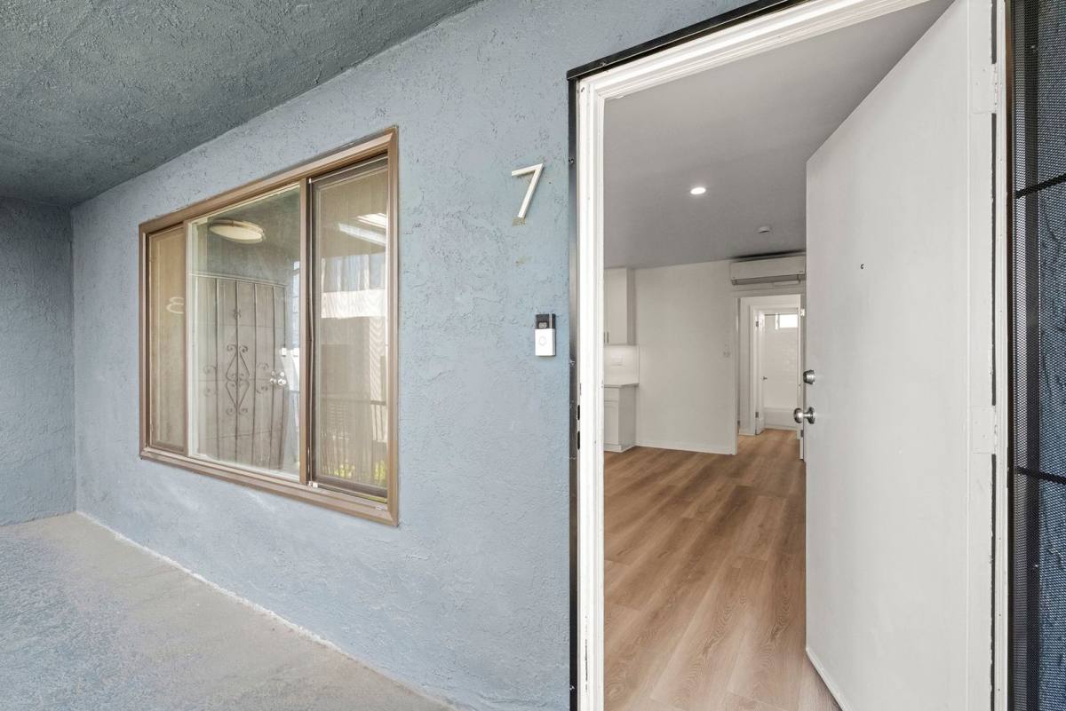 Apartment for rent at 1454 Hi Point St, Los Angeles, CA 90035