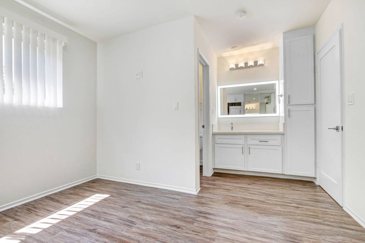 Apartment for rent at 1454 Hi Point St, Los Angeles, CA 90035