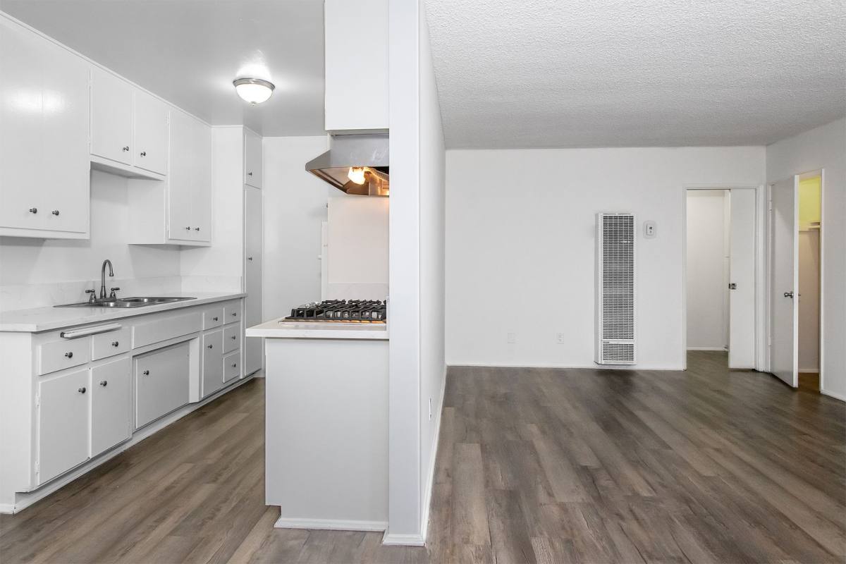 Apartment for rent at 132 N Sinclair Ave, Glendale, CA 91206