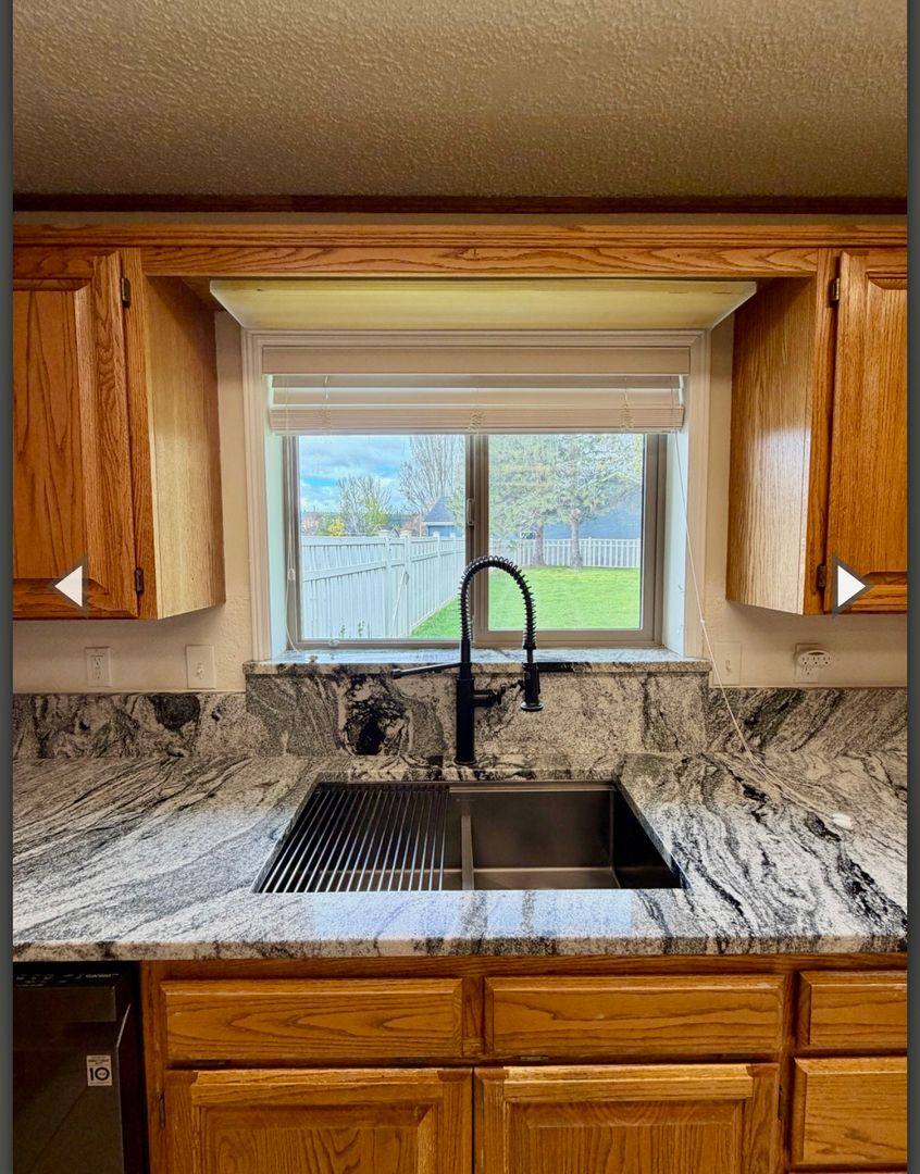 House for rent at 1165 Harbor Isles Blvd, Klamath Falls, OR 97601