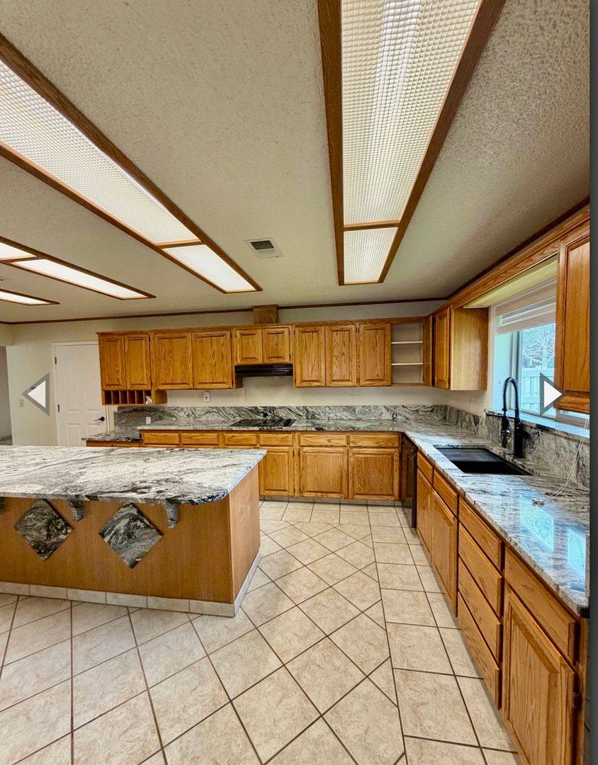 House for rent at 1165 Harbor Isles Blvd, Klamath Falls, OR 97601