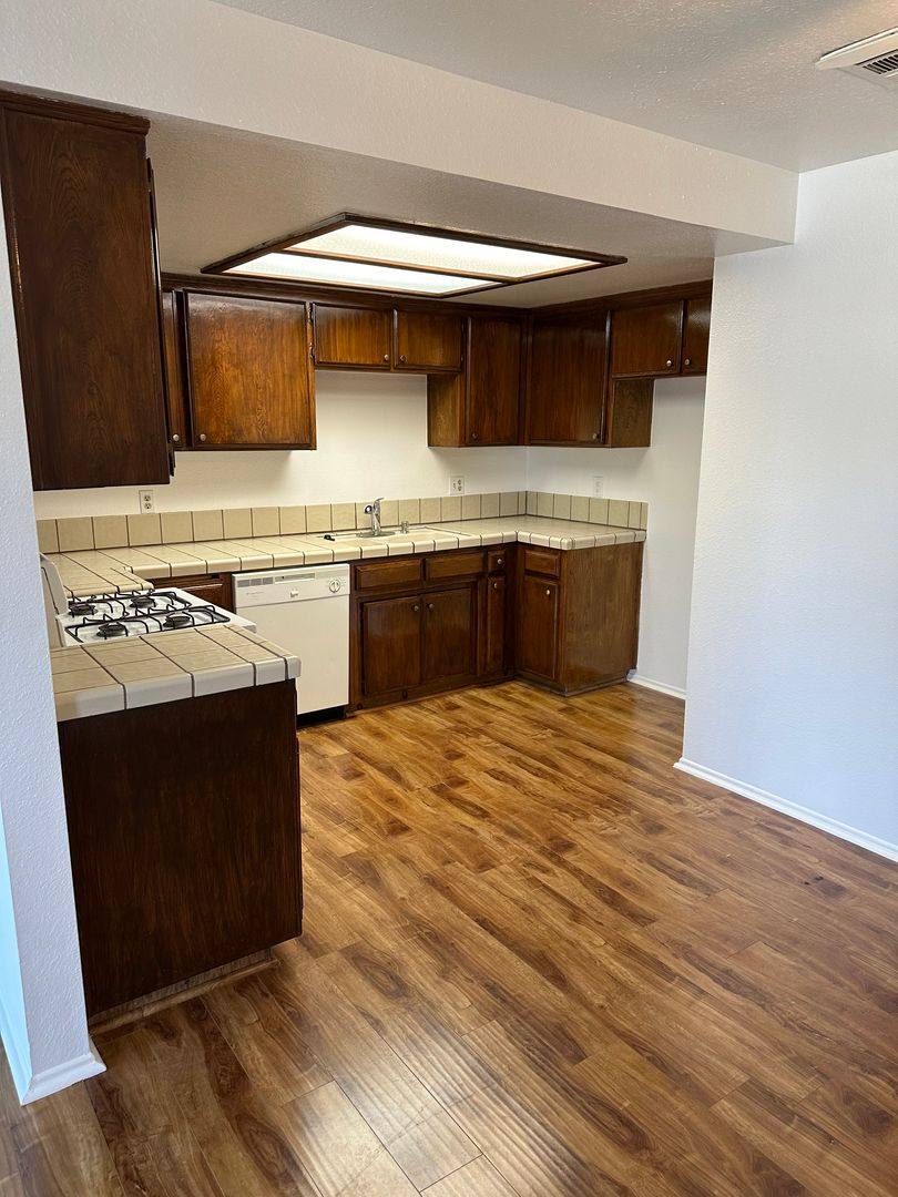 Apartment for rent at 43415 20th St W, Lancaster, CA 93534