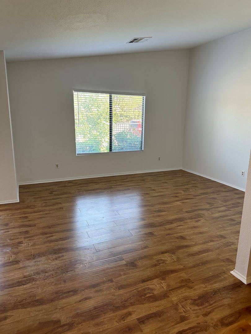 Apartment for rent at 43415 20th St W, Lancaster, CA 93534