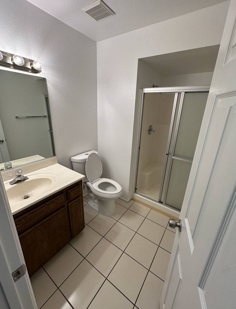 Apartment for rent at 43415 20th St W, Lancaster, CA 93534