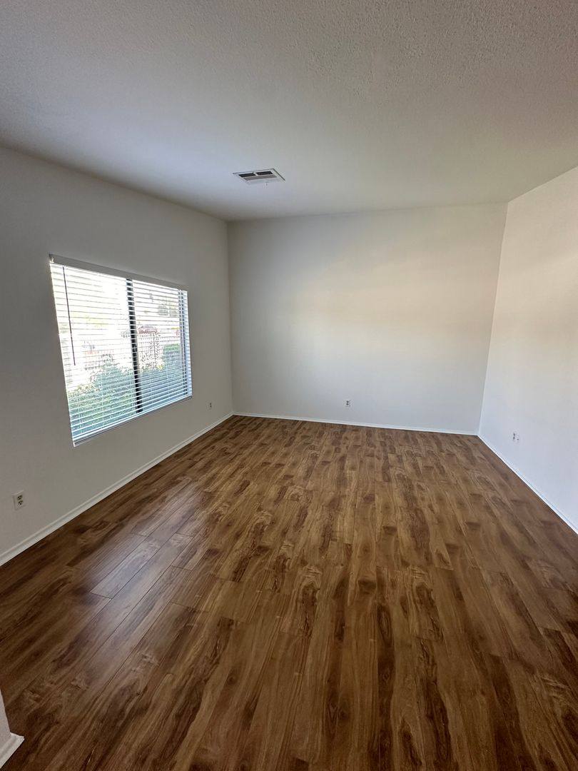 Apartment for rent at 43415 20th St W, Lancaster, CA 93534